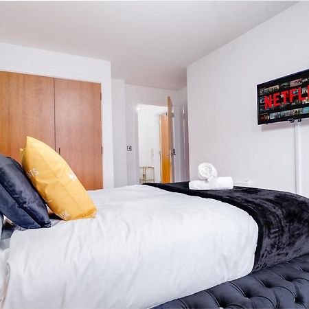 Maevela Apartments - Arcadian Versace Themed Apt ☆ Huge Balcony / Free Parking → Free Netflix -2 Min Walk From Birmingham Hippodrome Theatre, Arcadian, China Town, Sidewalk Club, Gay Village, 5 Mins From New Street Train Station - Birmingham Grand Ce Zewnętrze zdjęcie
