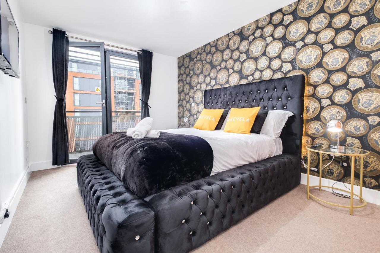 Maevela Apartments - Arcadian Versace Themed Apt ☆ Huge Balcony / Free Parking → Free Netflix -2 Min Walk From Birmingham Hippodrome Theatre, Arcadian, China Town, Sidewalk Club, Gay Village, 5 Mins From New Street Train Station - Birmingham Grand Ce Zewnętrze zdjęcie