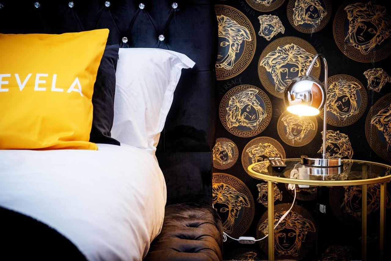 Maevela Apartments - Arcadian Versace Themed Apt ☆ Huge Balcony / Free Parking → Free Netflix -2 Min Walk From Birmingham Hippodrome Theatre, Arcadian, China Town, Sidewalk Club, Gay Village, 5 Mins From New Street Train Station - Birmingham Grand Ce Zewnętrze zdjęcie