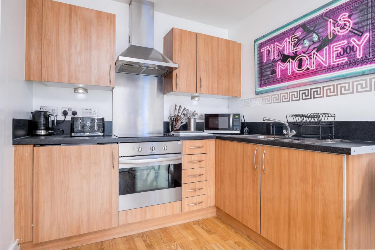 Maevela Apartments - Arcadian Versace Themed Apt ☆ Huge Balcony / Free Parking → Free Netflix -2 Min Walk From Birmingham Hippodrome Theatre, Arcadian, China Town, Sidewalk Club, Gay Village, 5 Mins From New Street Train Station - Birmingham Grand Ce Zewnętrze zdjęcie