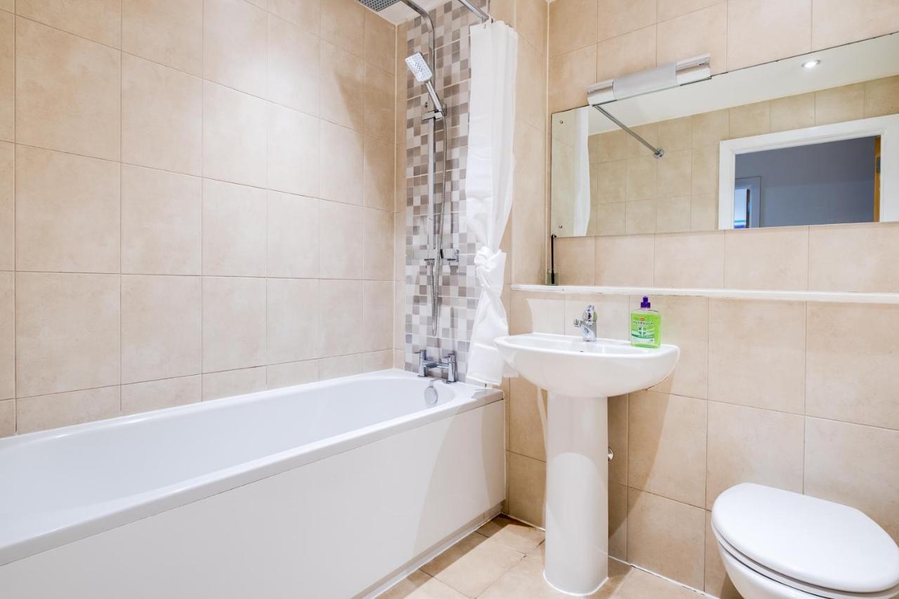 Maevela Apartments - Arcadian Versace Themed Apt ☆ Huge Balcony / Free Parking → Free Netflix -2 Min Walk From Birmingham Hippodrome Theatre, Arcadian, China Town, Sidewalk Club, Gay Village, 5 Mins From New Street Train Station - Birmingham Grand Ce Zewnętrze zdjęcie